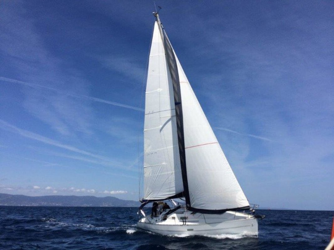 Oceanis 323