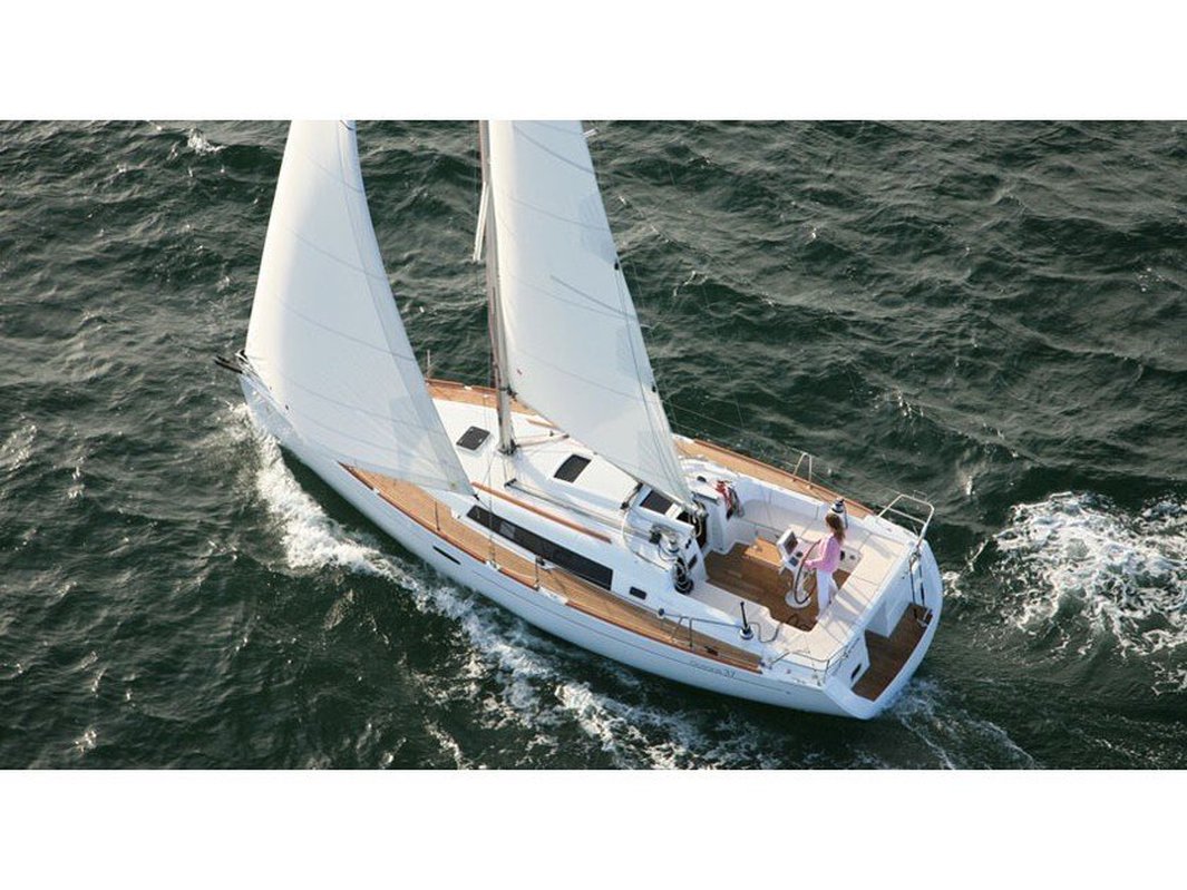 Oceanis 37
