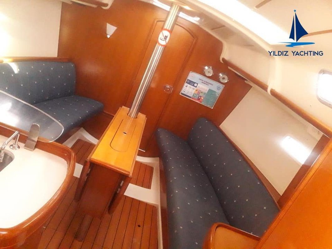 Oceanis 323