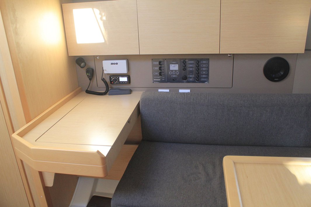 Oceanis 38.1
