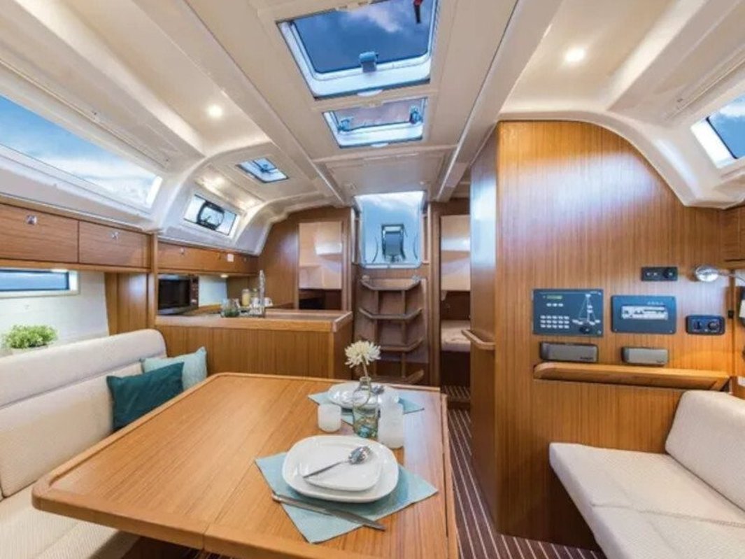 Bavaria 37