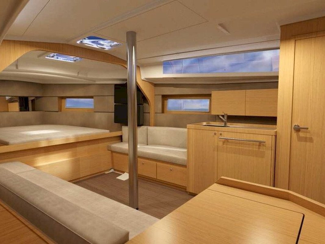 Oceanis 38