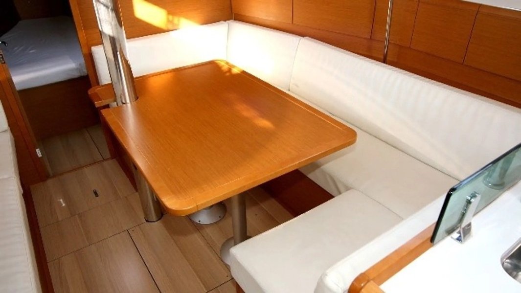 Sun Odyssey 389