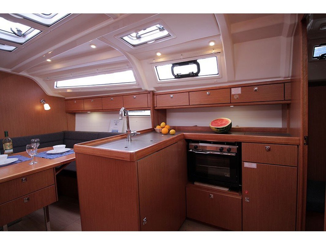 Bavaria Cruiser 37