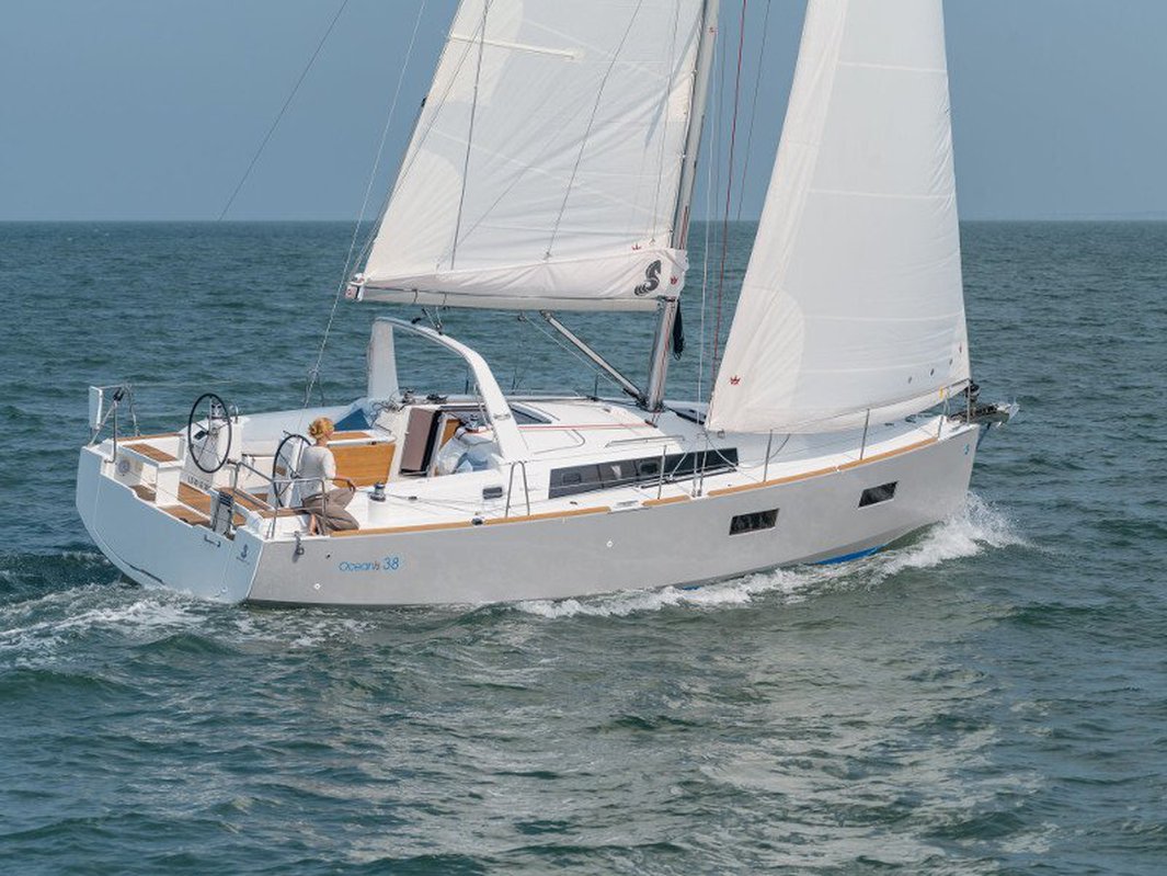 Oceanis 38