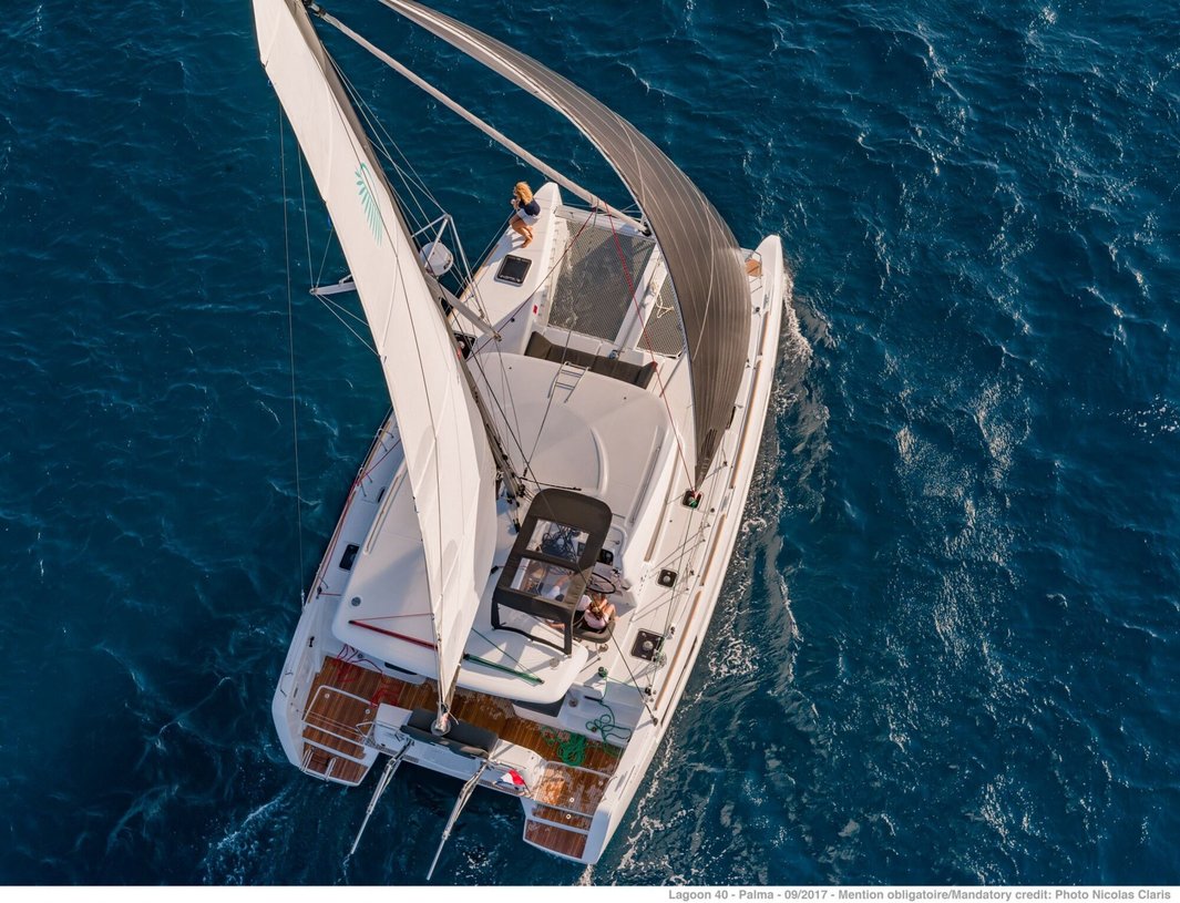 LAGOON 40 (3 CAB + 2 + 1)