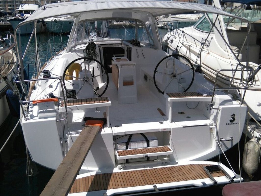 Oceanis 38