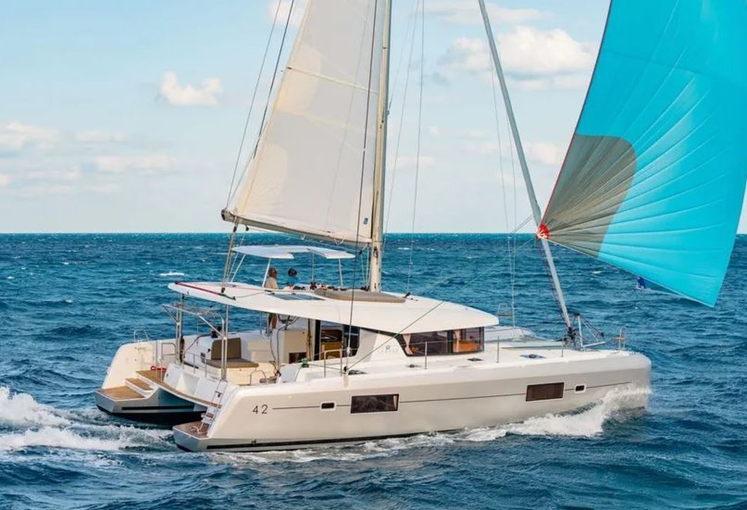 LAGOON 42 (4 CAB + 2)