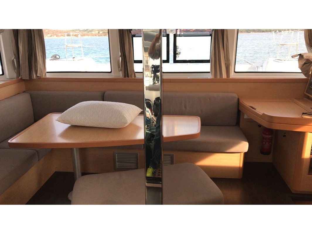 Lagoon 42