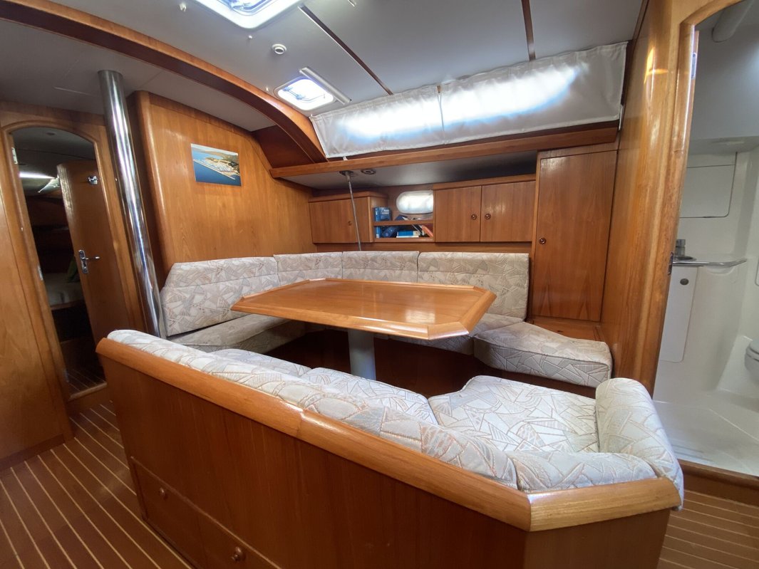 Sun Odyssey 42.2-3