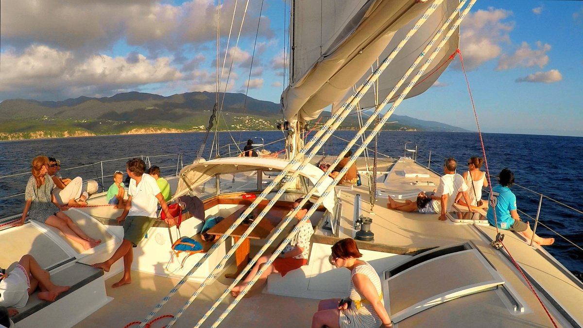 Croisiere en catamaran Guadeloupe Voile, mouillage dans une