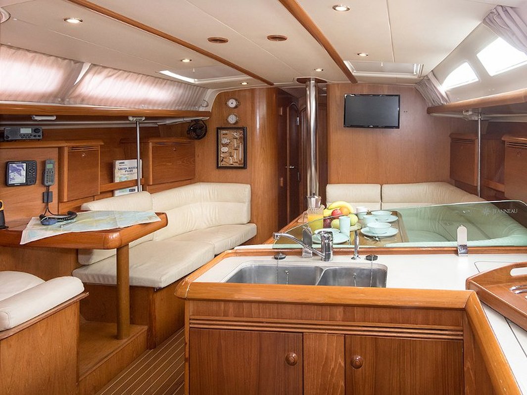 Sun Odyssey 43