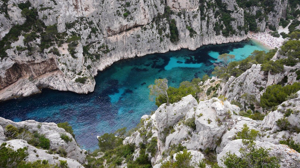 Sailing cruise in French Riviera : Calanques, Anse de la Galere