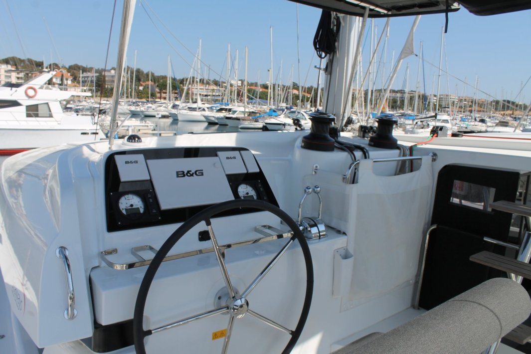 LAGOON 42 DOUBLE TROUBLE