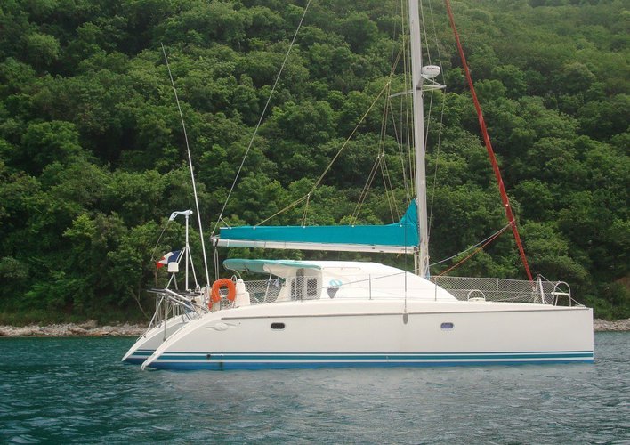 catamaran guadeloupe antigua