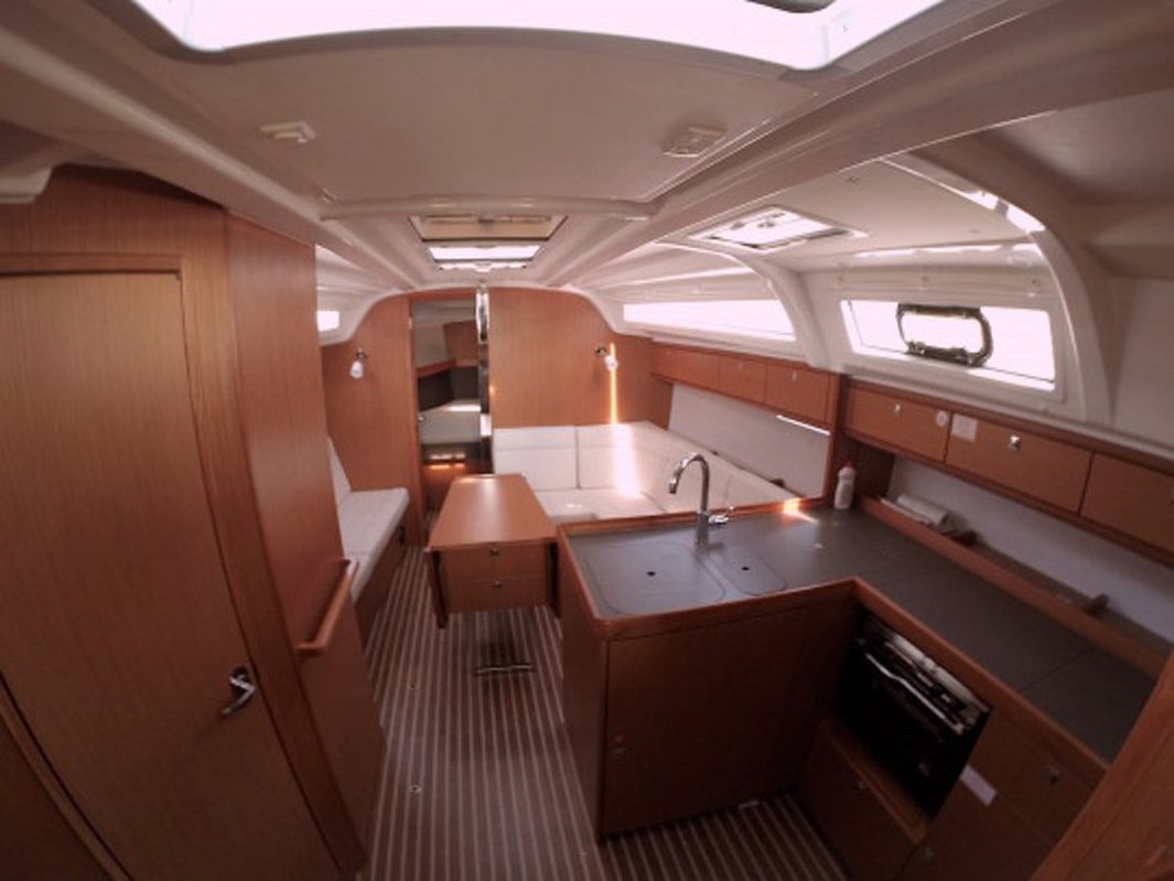 Bavaria Cruiser 37