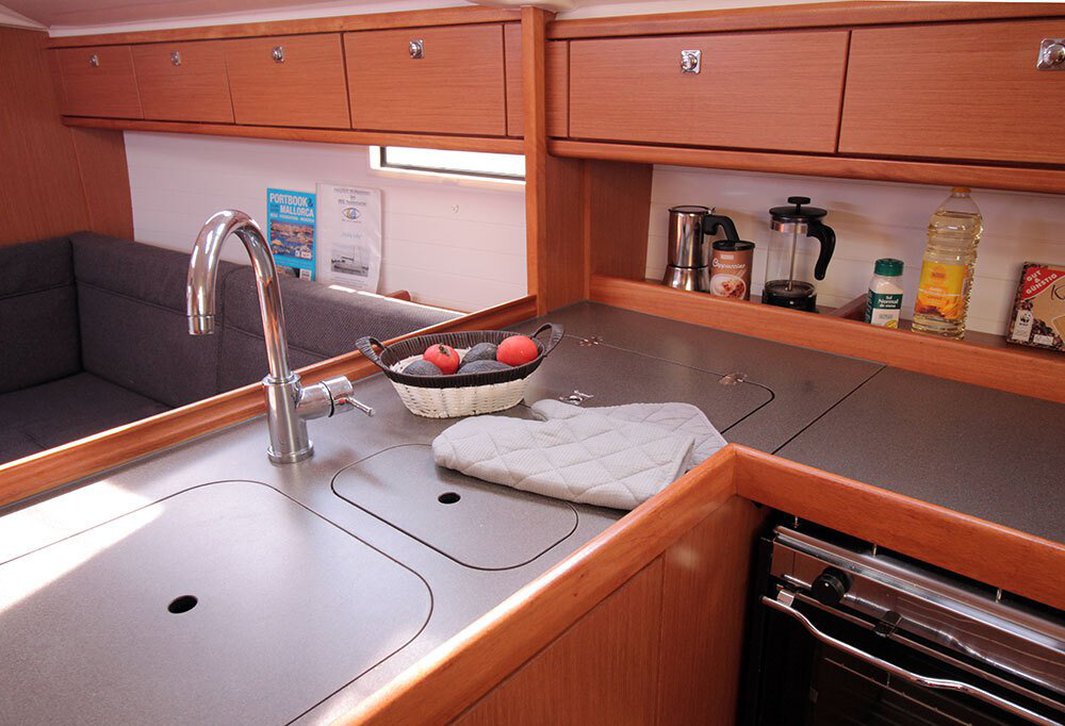 Bavaria Cruiser 37