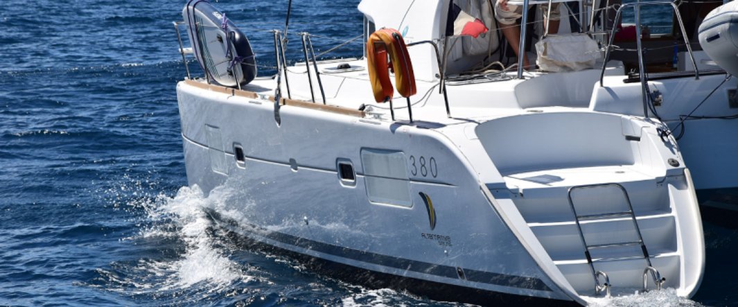 LAGOON 380 (4 CAB+2)