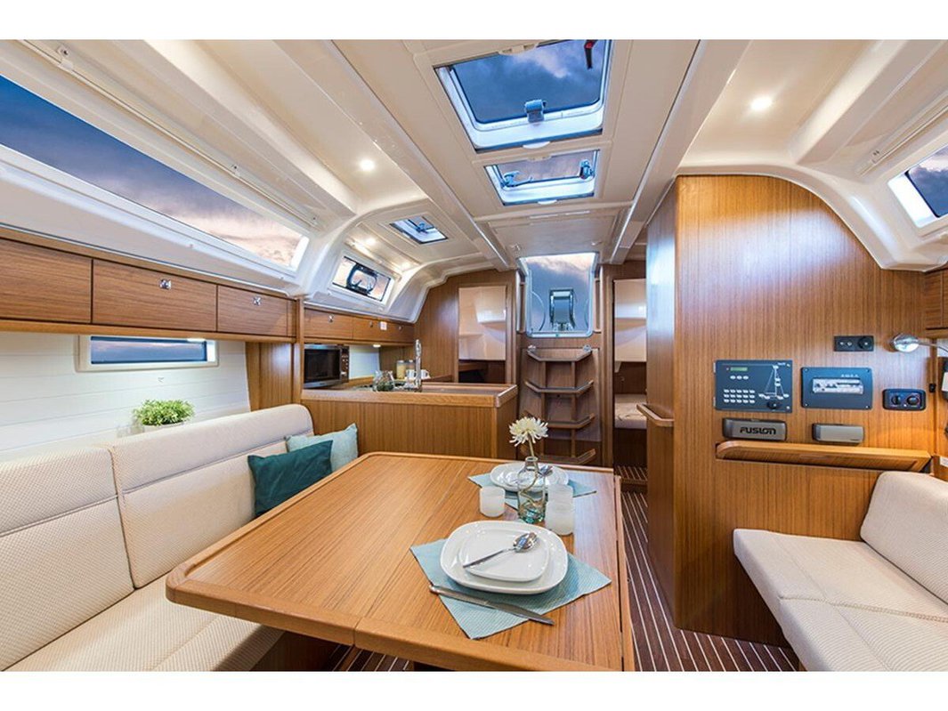 Bavaria 37