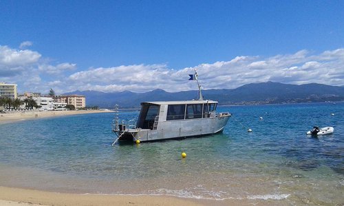 photo bateau aluminium motore