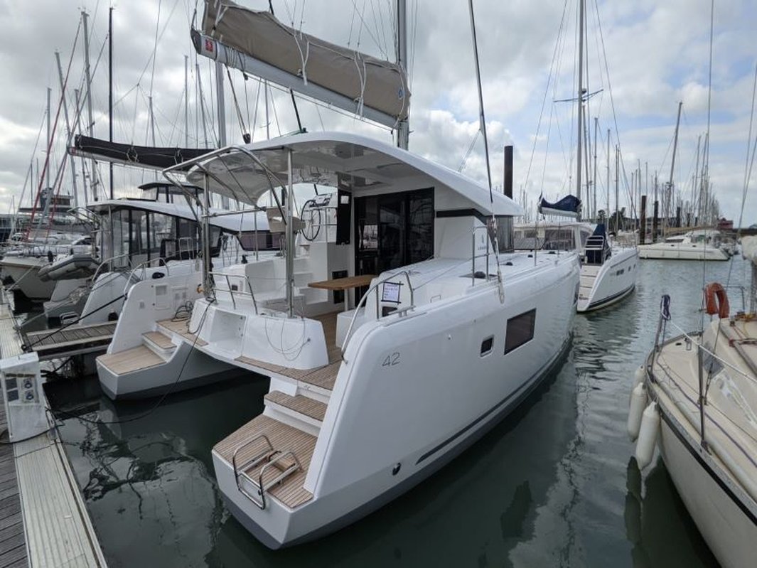 Lagoon 42