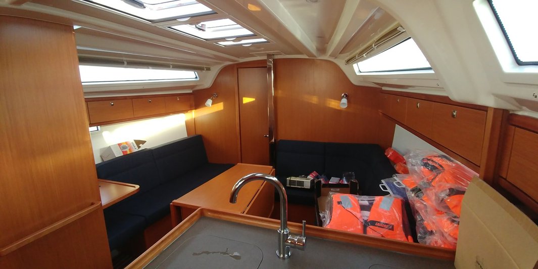 Bavaria Cruiser 37